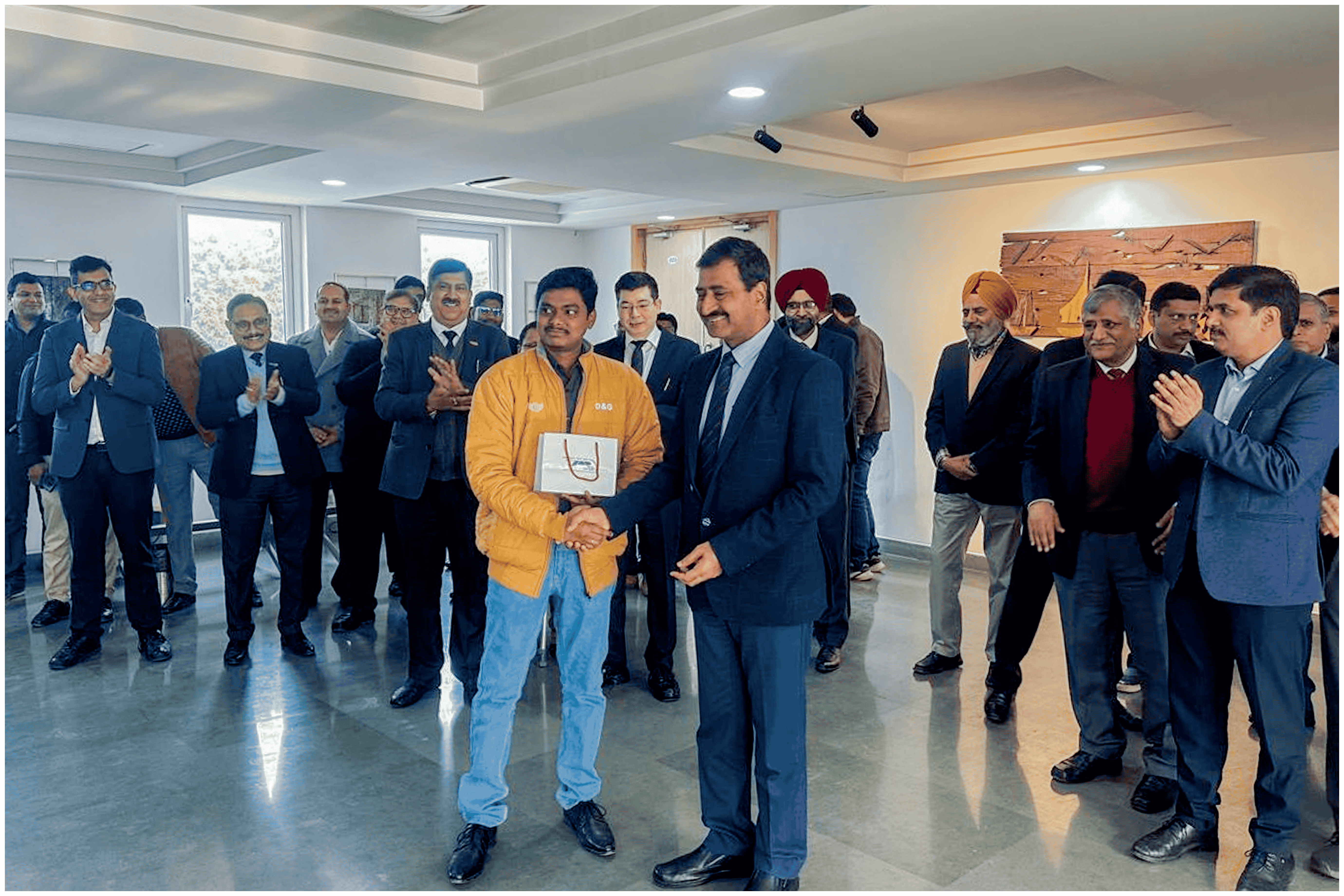 NHSRCLના મેનેજિંગ ડિરેક્ટરે ડિરેક્ટરો અને વરિષ્ઠ અધિકારીઓ સાથે મળીને 2 જાન્યુઆરી 2025ના રોજ NHSRCL પરિવારને નવવર્ષની હાર્દિક શુભેચ્છાઓ પાઠવી